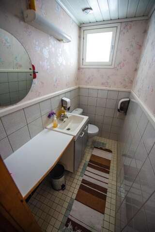 Дома для отпуска Holiday Village Kuukiuru Вуостимо Одноместный номер с общим душем и туалетом-5